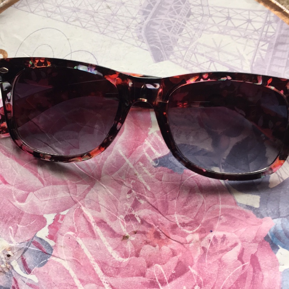 free with purchase Floral printed sunglasses